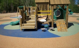hampton-lake-wet-deck-with-playground1